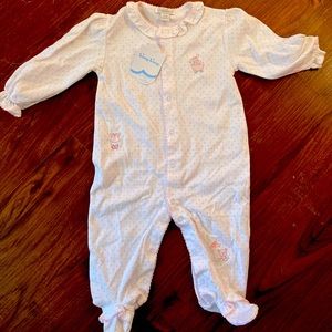 Baby girl sleeper- Kissy Kissy 6-9 months
